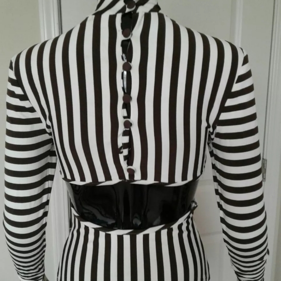 Authentic Cache Striped Top with Cut Out Back - Picture 2 of 8